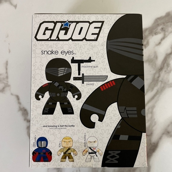 Hasbro Mighty Muggs G.I.Joe Snake Eyes Machine Gun Sword NEW Figure Collectible - Picture 9 of 9